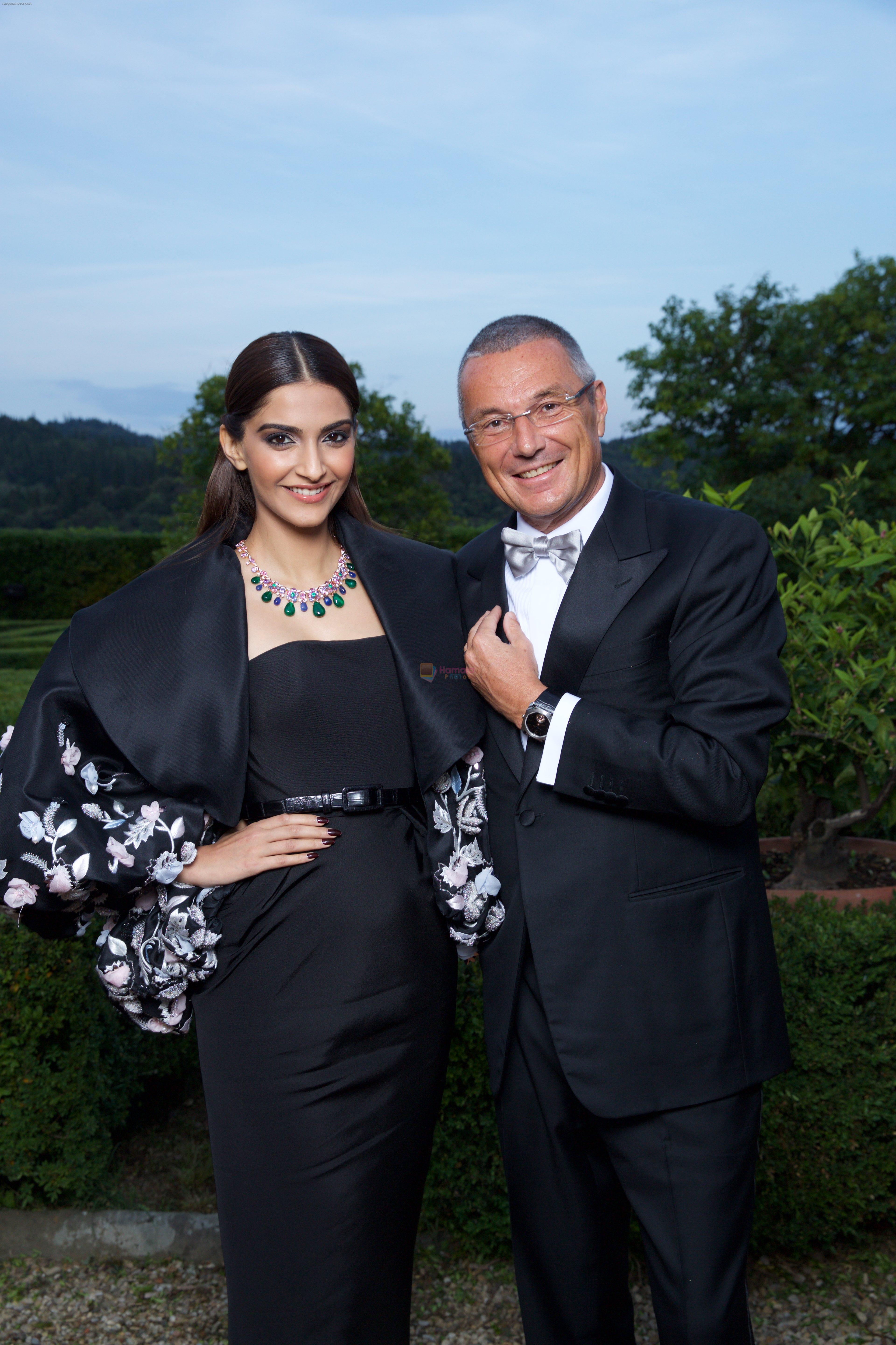 Sonam Kapoor unveiled Bulgari s new High Jewellery collection inspired by the art of the Italian gardens in Villa Di Maiano Florence on 14th June 2015 Sonam Kapoor Bollywood Photos
